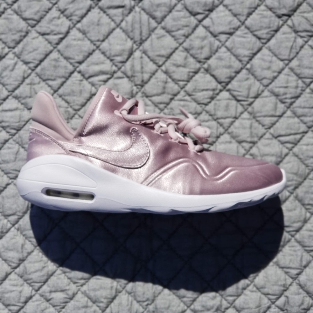 🚨SOLD🚨 Nike Air Max Sasha - Picture 4 of 4